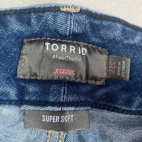 Torrid Mid Wash Blue Skinny Jeans - Picture 2 of 6